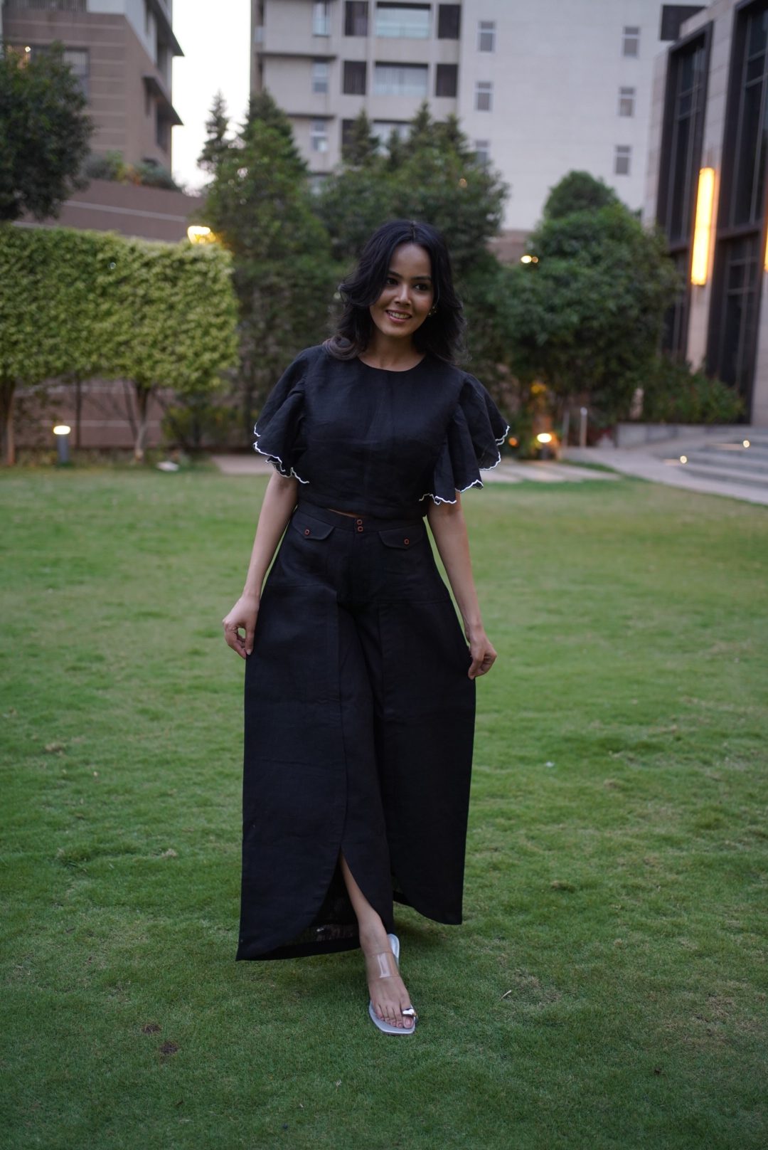 Cotton linen crop top for ladies with stylish fit